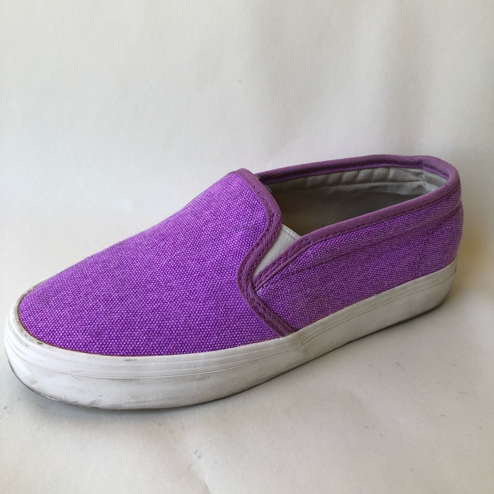 Land’s End girl’s sz 2 slip on sneakers.
